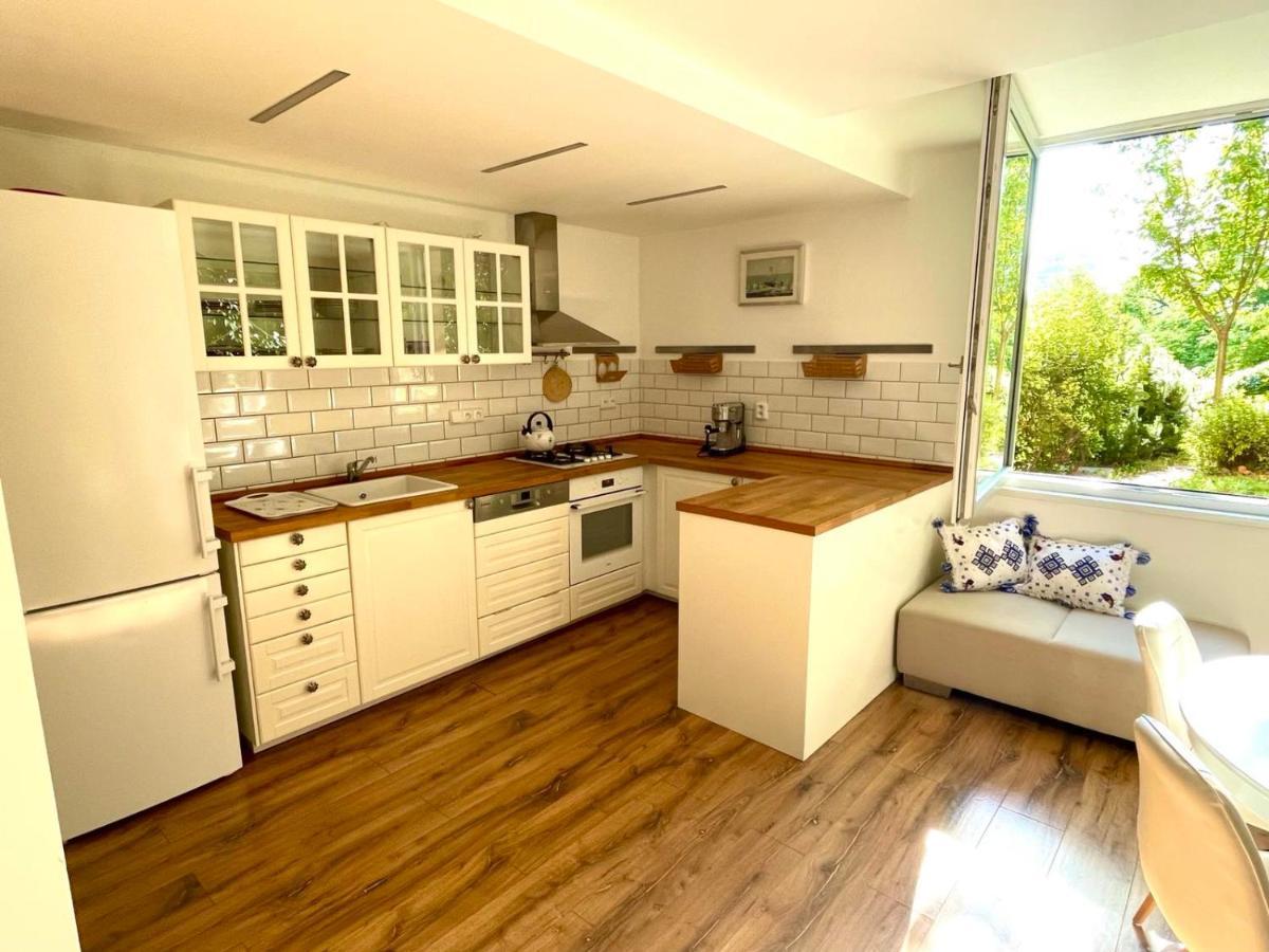 70M2 Romantic Living In The Old Town With Garden ブラチスラヴァ エクステリア 写真