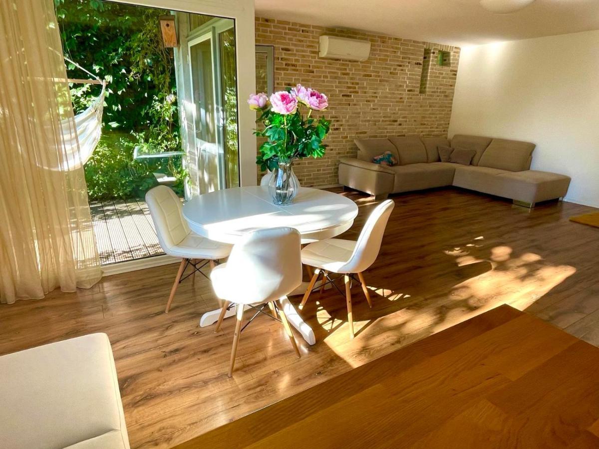 70M2 Romantic Living In The Old Town With Garden ブラチスラヴァ エクステリア 写真