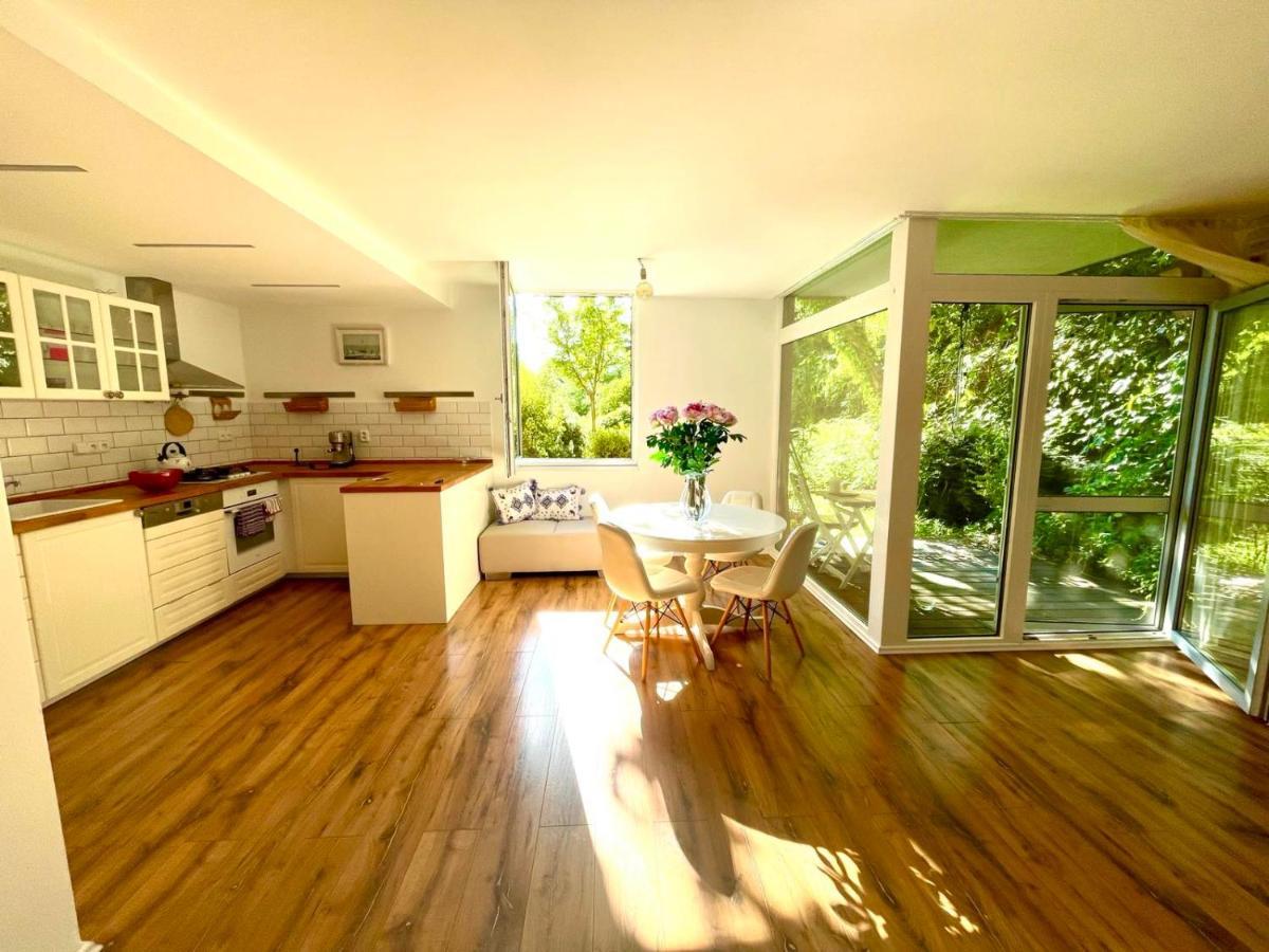 70M2 Romantic Living In The Old Town With Garden ブラチスラヴァ エクステリア 写真