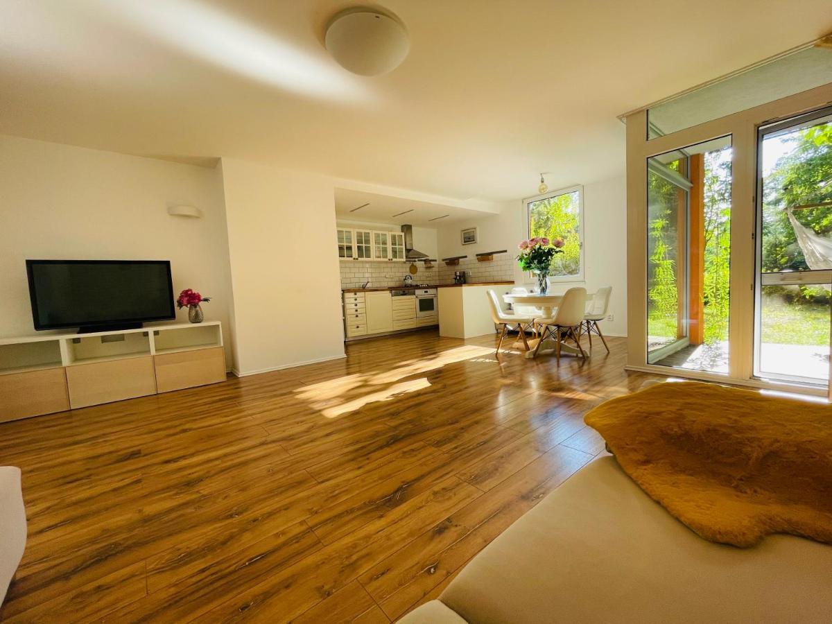 70M2 Romantic Living In The Old Town With Garden ブラチスラヴァ エクステリア 写真
