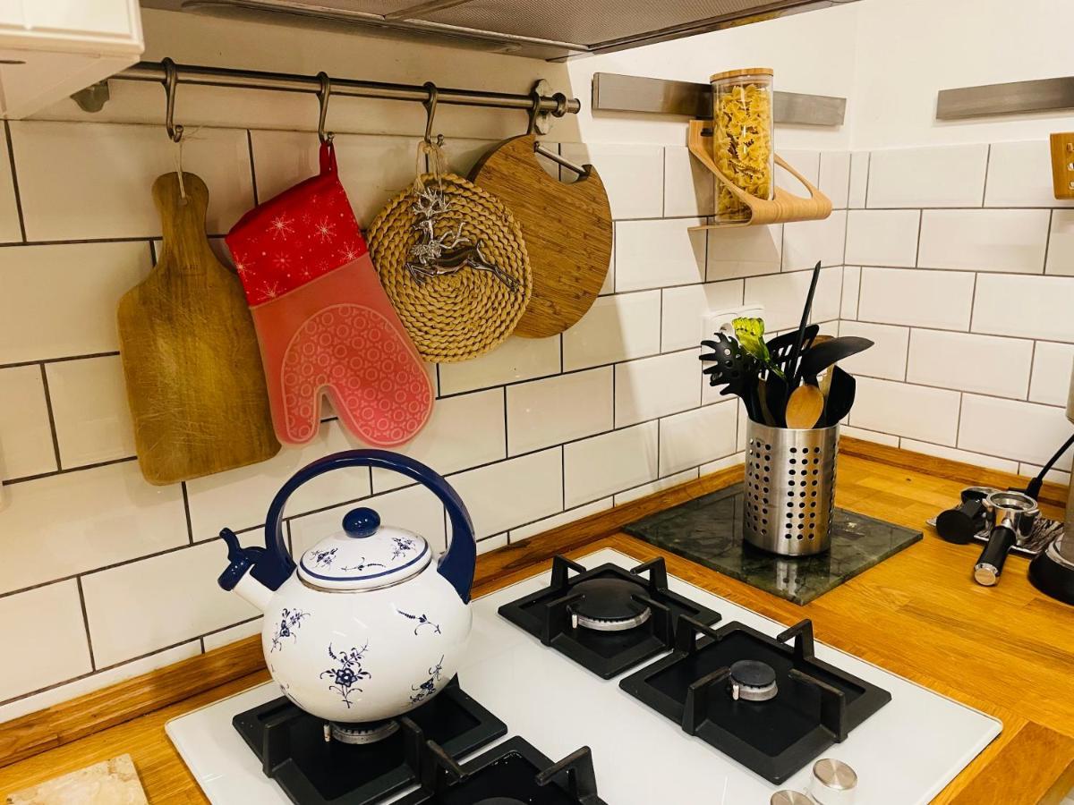 70M2 Romantic Living In The Old Town With Garden ブラチスラヴァ エクステリア 写真
