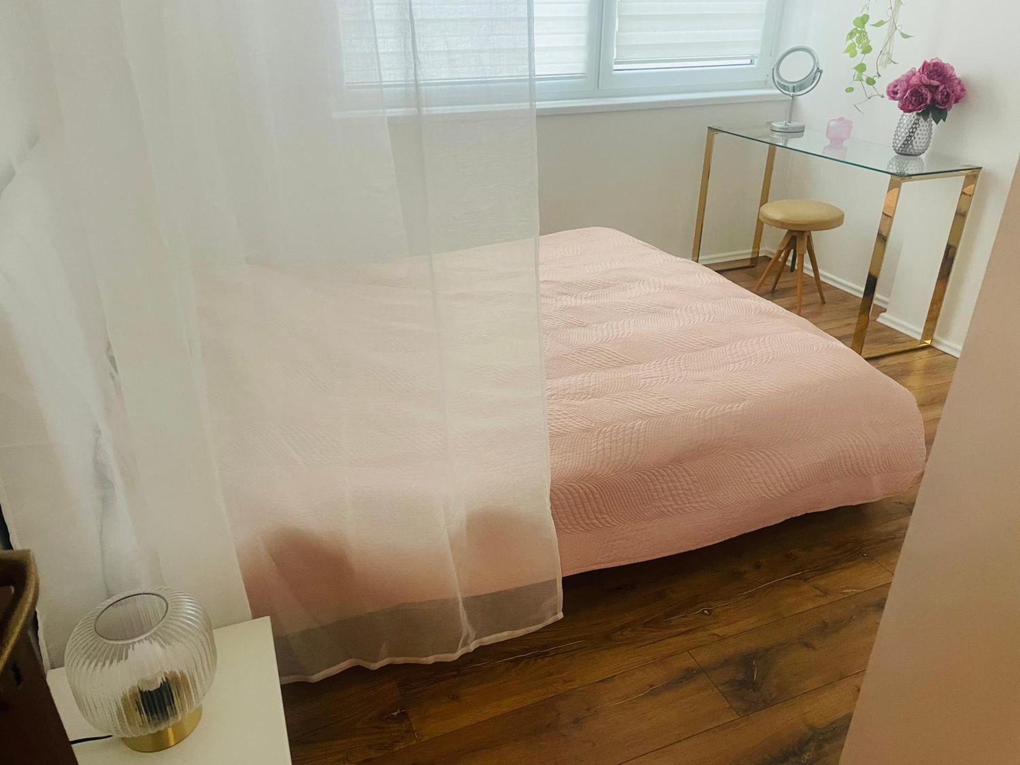 70M2 Romantic Living In The Old Town With Garden ブラチスラヴァ エクステリア 写真