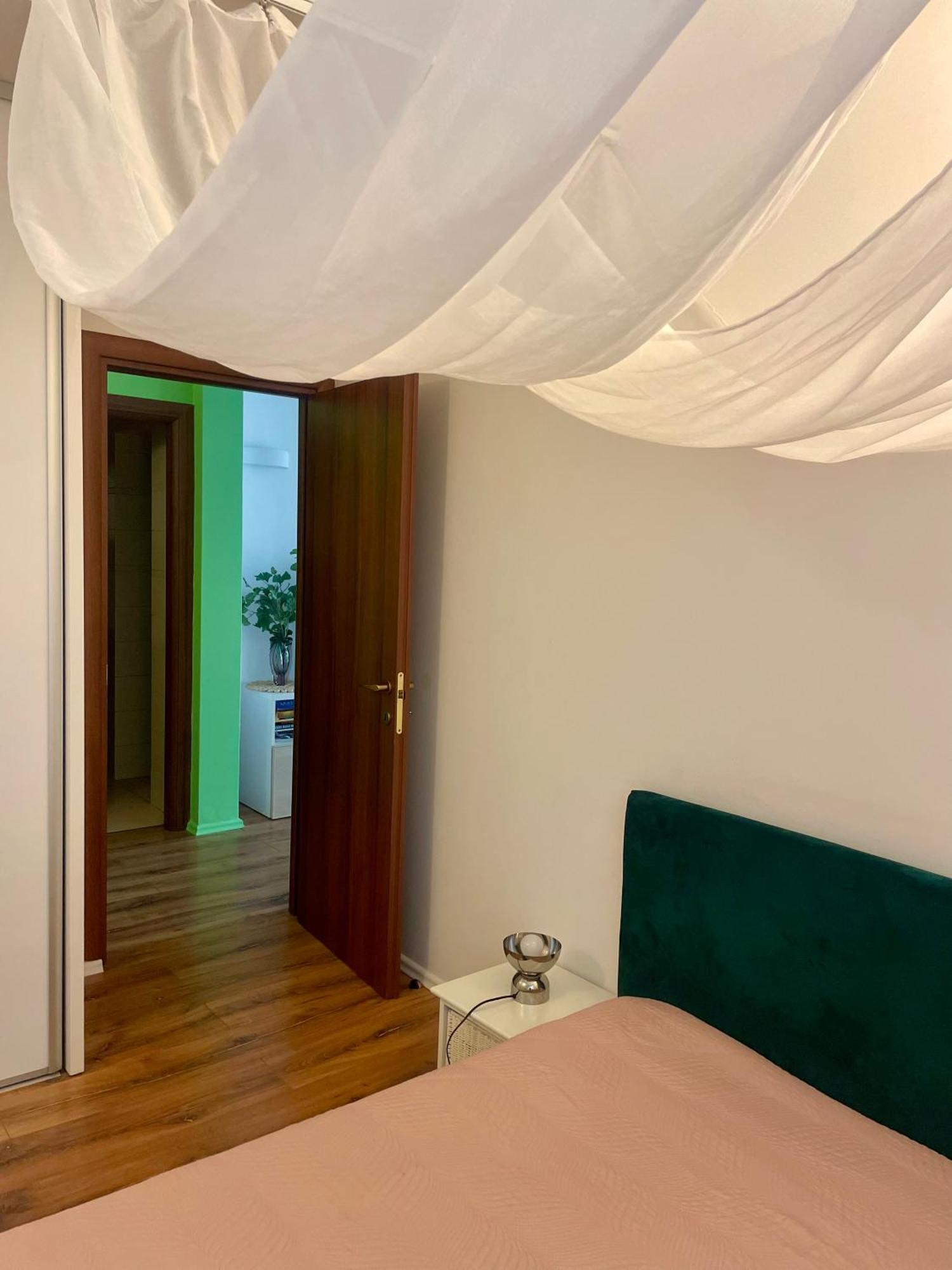 70M2 Romantic Living In The Old Town With Garden ブラチスラヴァ エクステリア 写真